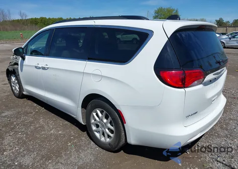 2021 Chrysler Voyager Lxi z USA, uszkodzony, nr VIN 2C4RC1DG6MR520596